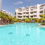 Apartamento Modern Oasis With Jacuzzi & Two Terraces