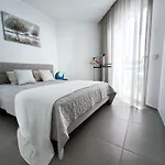 아파트 Modern Oasis With Jacuzzi & Two Terraces *