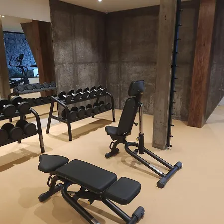 Modern Oasis With Two Terraces 아파트