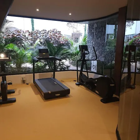 아파트 Modern Oasis With Two Terraces *