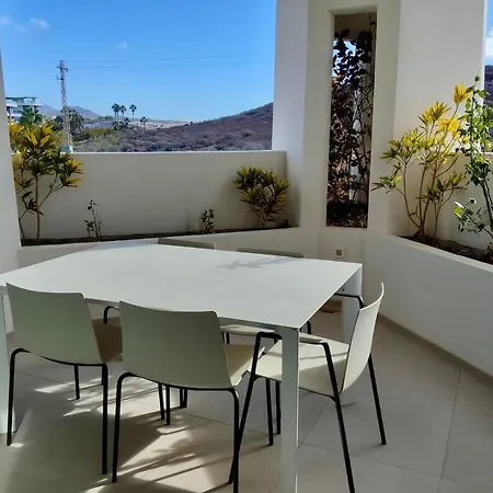 아파트 Modern Oasis With Two Terraces *