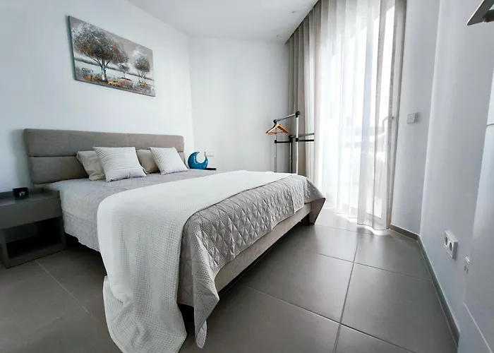 Apartmán Modern Oasis With Jacuzzi & Two Terraces *