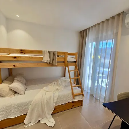 Modern Oasis With Jacuzzi & Two Terraces