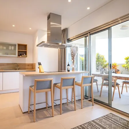 Appartamento Modern Oasis With Jacuzzi & Two Terraces *