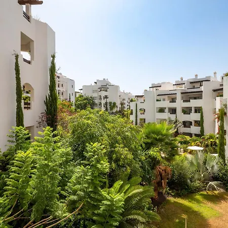 Appartamento Modern Oasis With Jacuzzi & Two Terraces