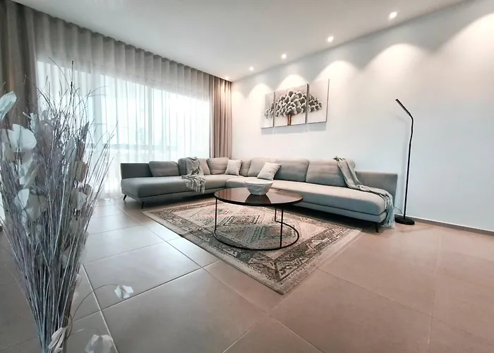 Modern Oasis With Jacuzzi & Two Terraces Lejlighed *